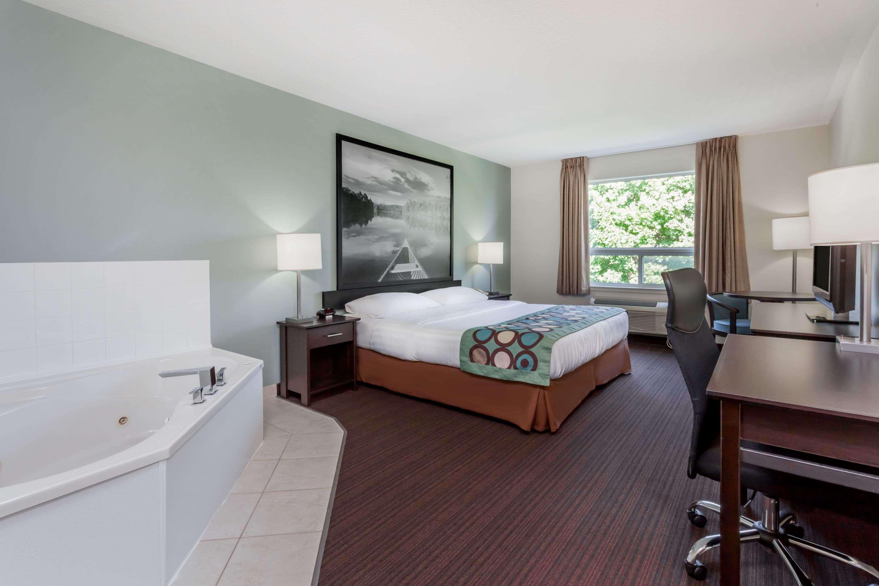 Super 8 By Wyndham Peterborough Ξενοδοχείο Εξωτερικό φωτογραφία