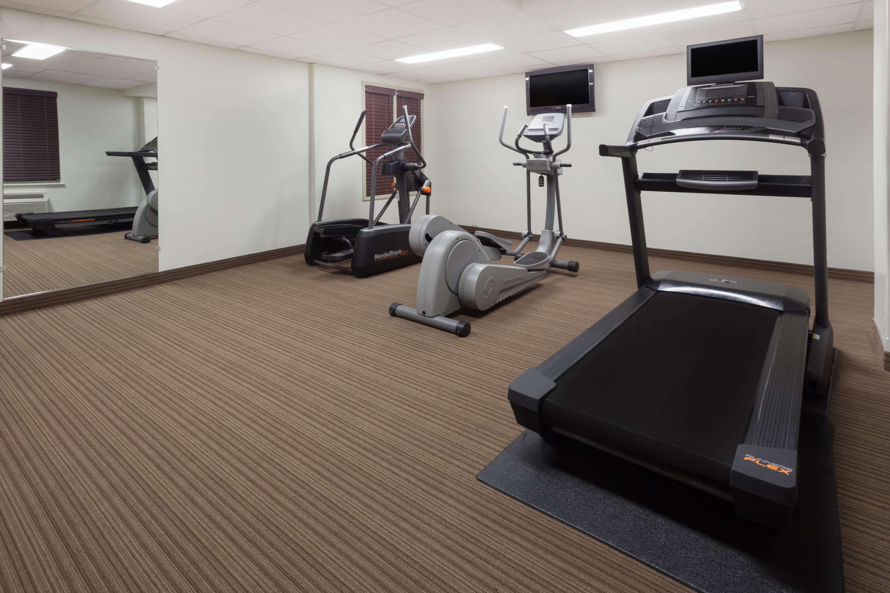 Super 8 By Wyndham Peterborough Ξενοδοχείο Εξωτερικό φωτογραφία