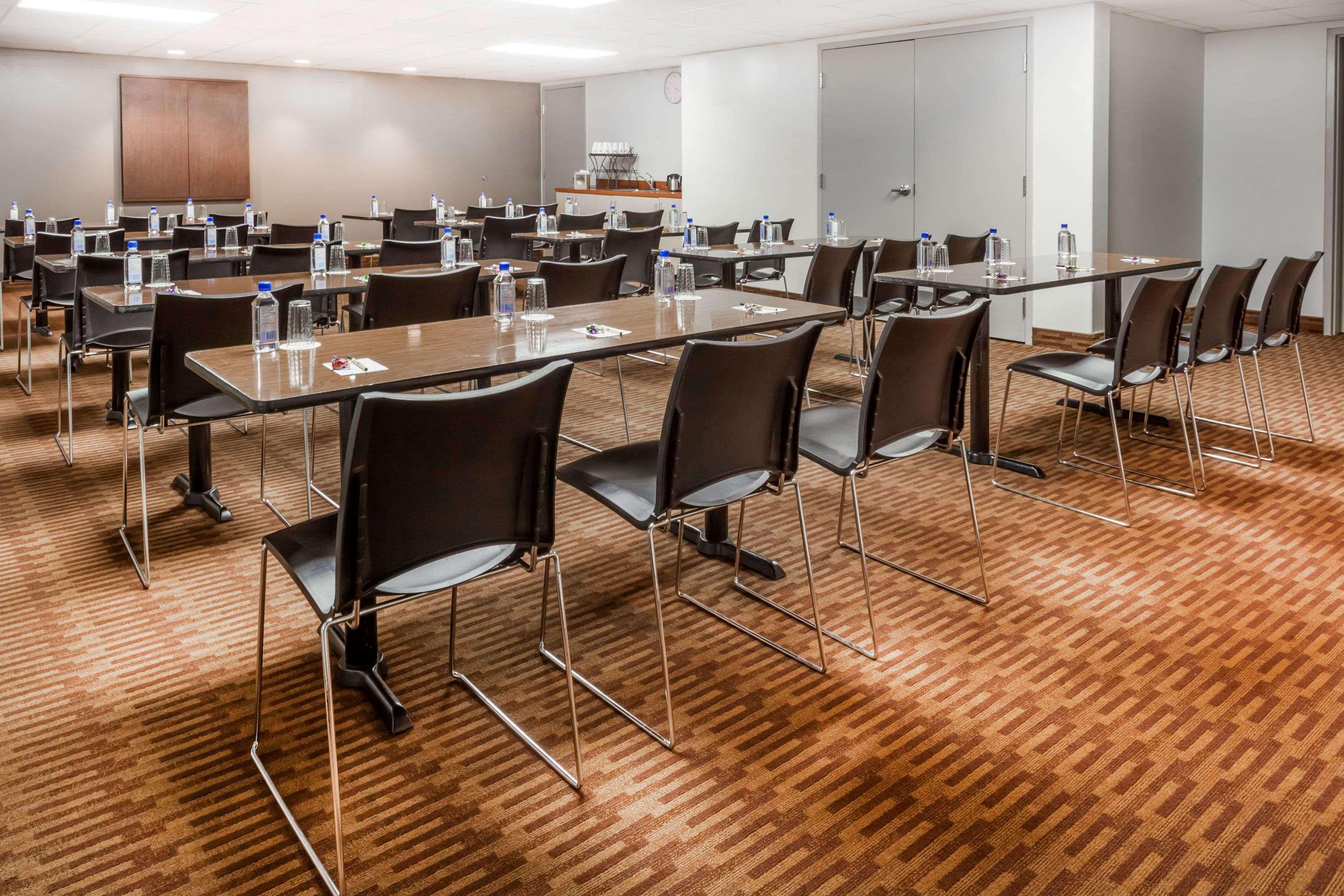Super 8 By Wyndham Peterborough Ξενοδοχείο Εξωτερικό φωτογραφία