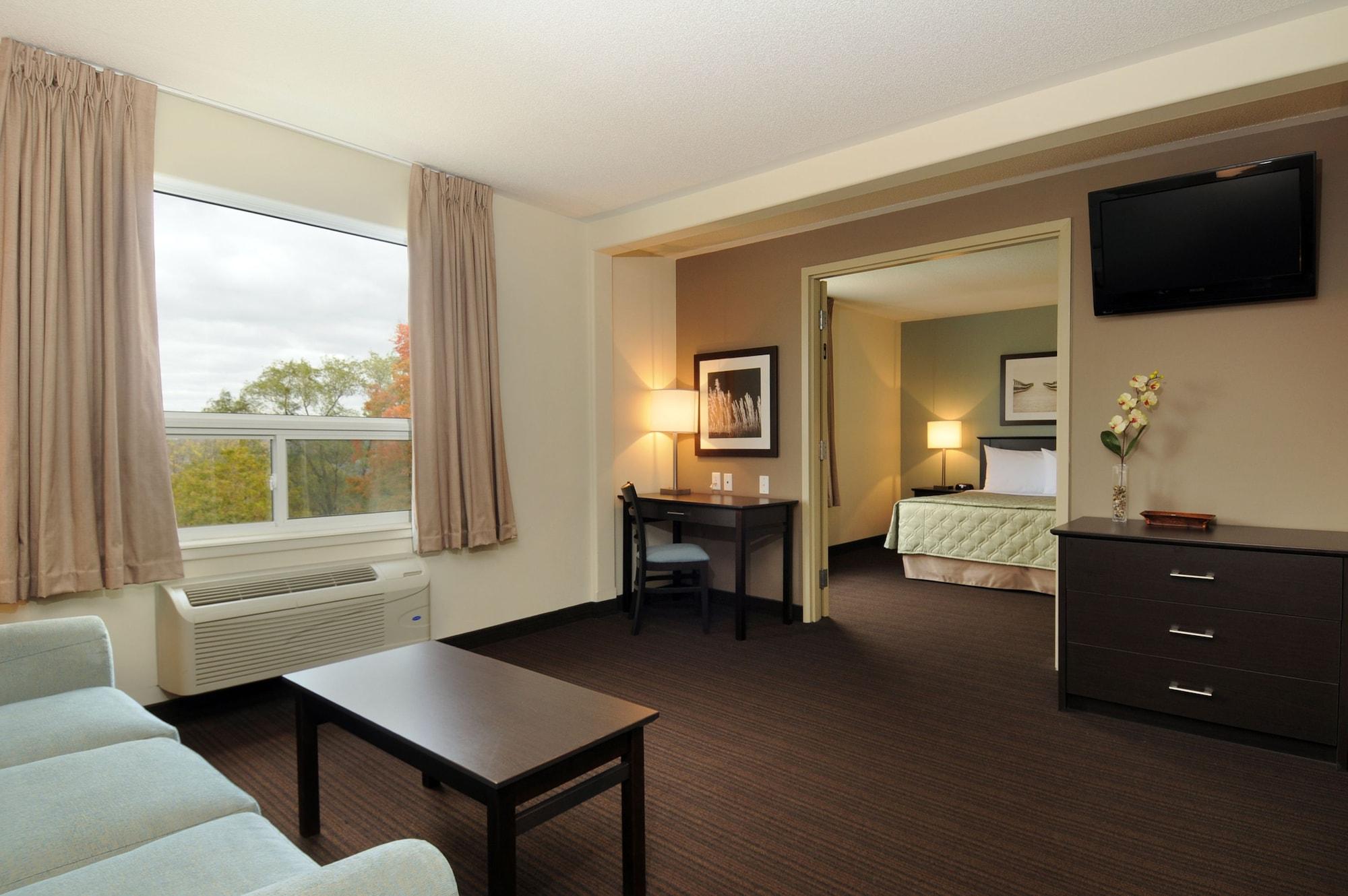 Super 8 By Wyndham Peterborough Ξενοδοχείο Εξωτερικό φωτογραφία
