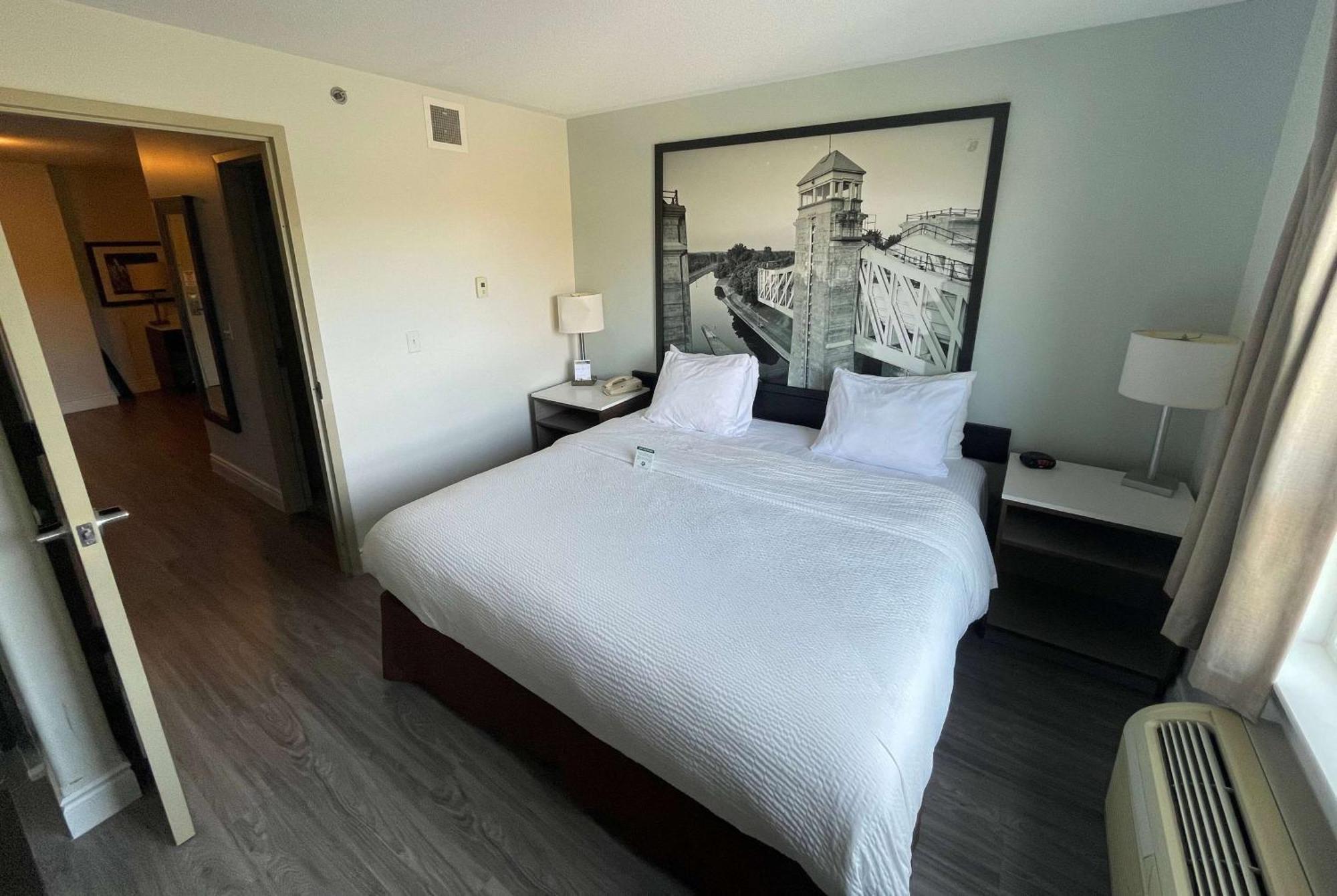 Super 8 By Wyndham Peterborough Ξενοδοχείο Εξωτερικό φωτογραφία
