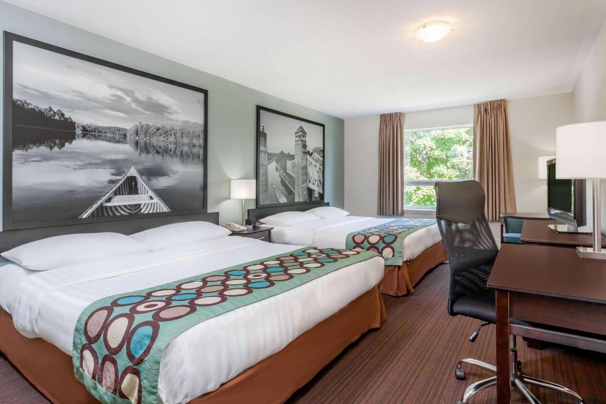 Super 8 By Wyndham Peterborough Ξενοδοχείο Εξωτερικό φωτογραφία