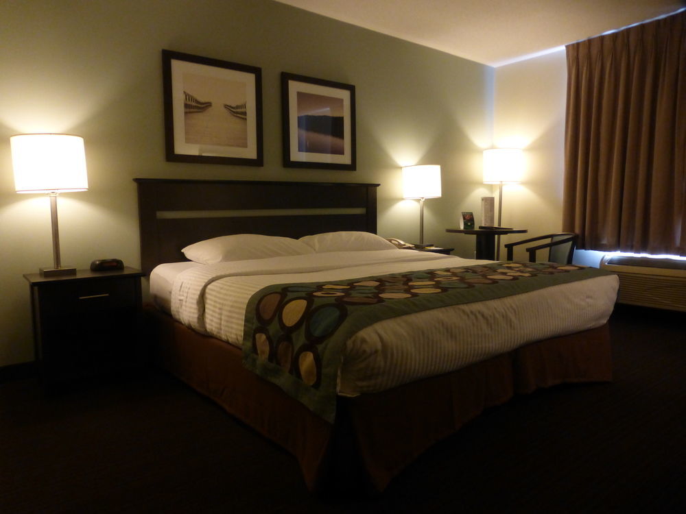 Super 8 By Wyndham Peterborough Ξενοδοχείο Εξωτερικό φωτογραφία