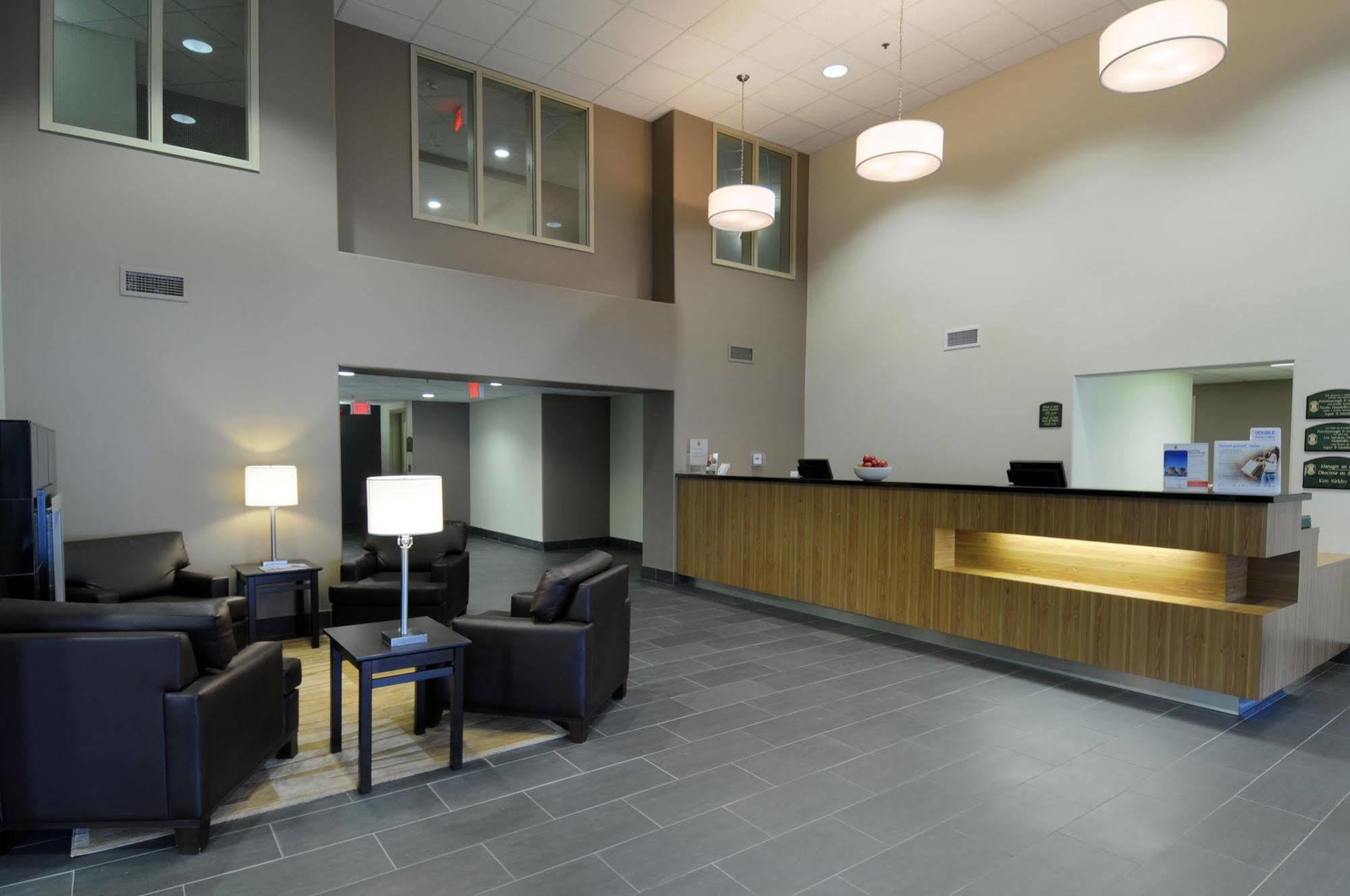 Super 8 By Wyndham Peterborough Ξενοδοχείο Εσωτερικό φωτογραφία