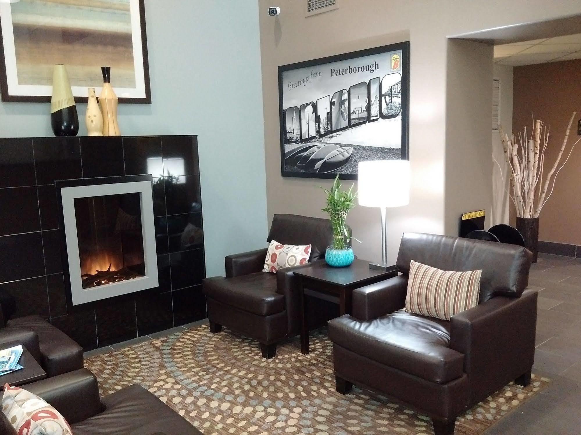 Super 8 By Wyndham Peterborough Ξενοδοχείο Εξωτερικό φωτογραφία