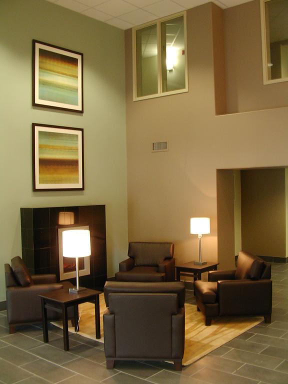 Super 8 By Wyndham Peterborough Ξενοδοχείο Εσωτερικό φωτογραφία